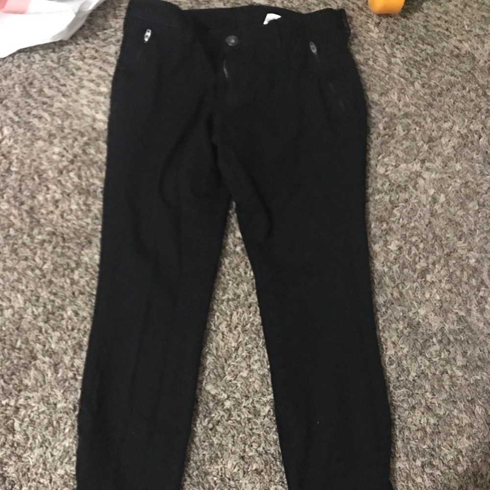 Black capri